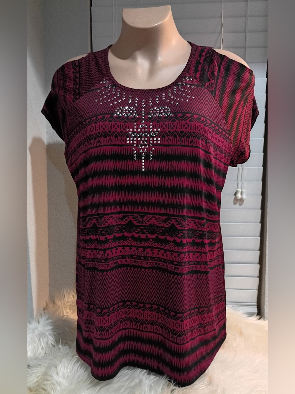 Suzie in the City Cold Shoulder1X Top
